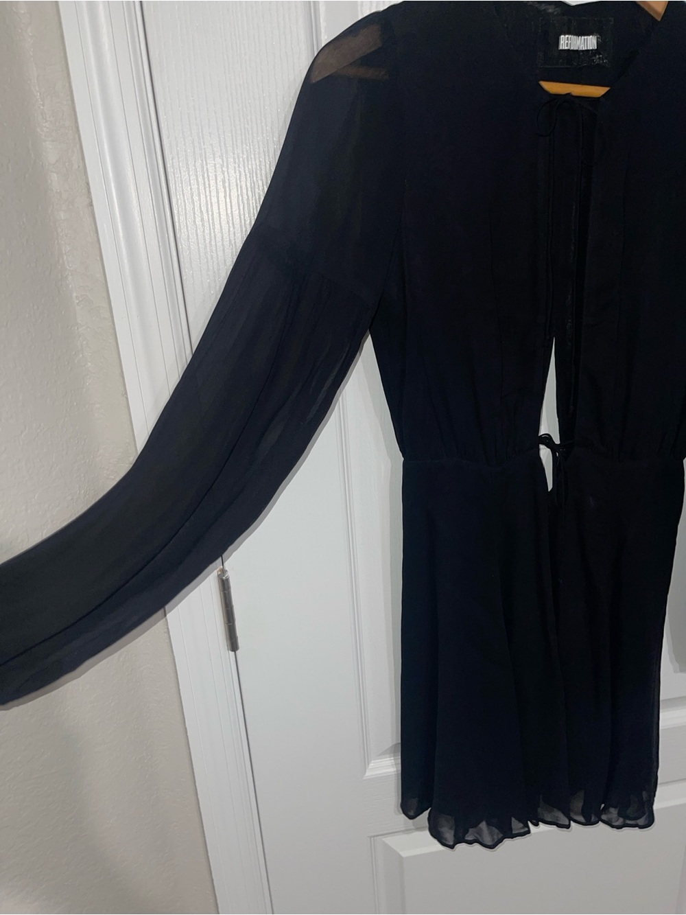 REFORMATION Bella Black Long Sleeve Double Tie Front Lace Up Detail Flirty Sz 6 - Picture 6 of 9